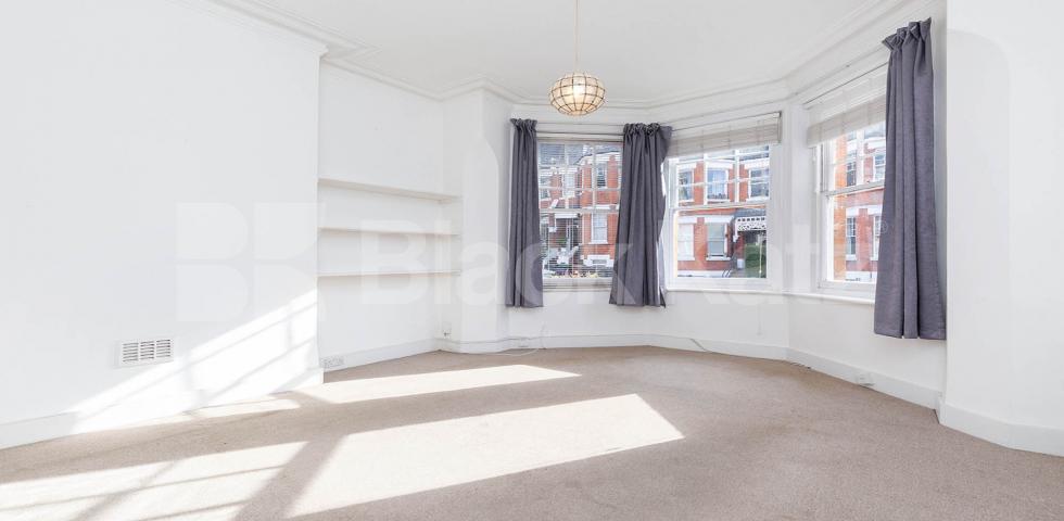 Spacious two bedroom set in a period conversion Milton Road, Highgate